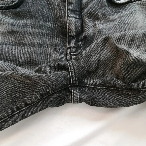 Anthropologie Pilcro Slim Boyfriend Jeans in Washed Black Distressed 31 (12) - Picture 9 of 16